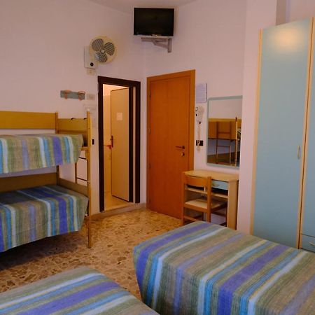 Hotel Chiara リミニ エクステリア 写真