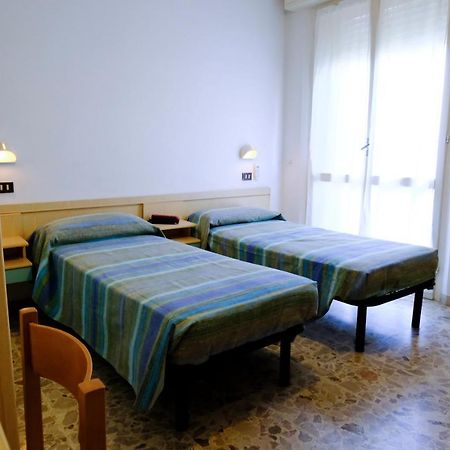 Hotel Chiara リミニ エクステリア 写真