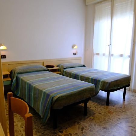Hotel Chiara リミニ エクステリア 写真