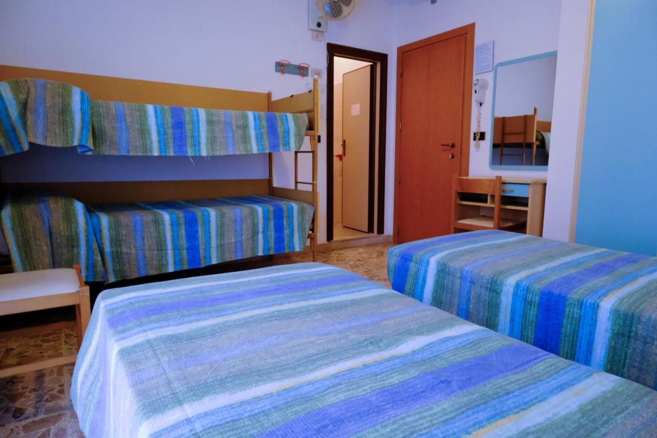 Hotel Chiara リミニ エクステリア 写真