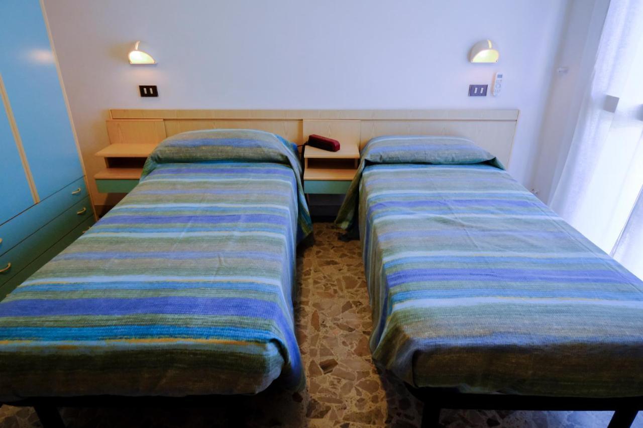 Hotel Chiara リミニ エクステリア 写真