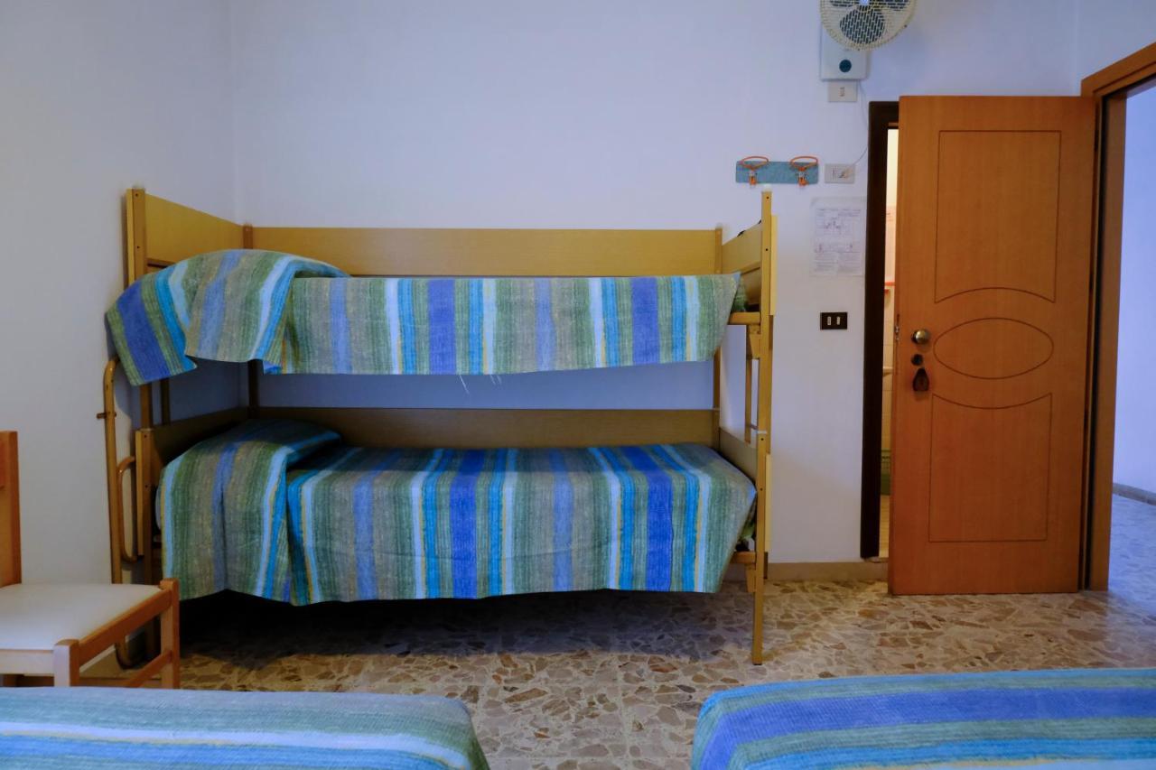 Hotel Chiara リミニ エクステリア 写真