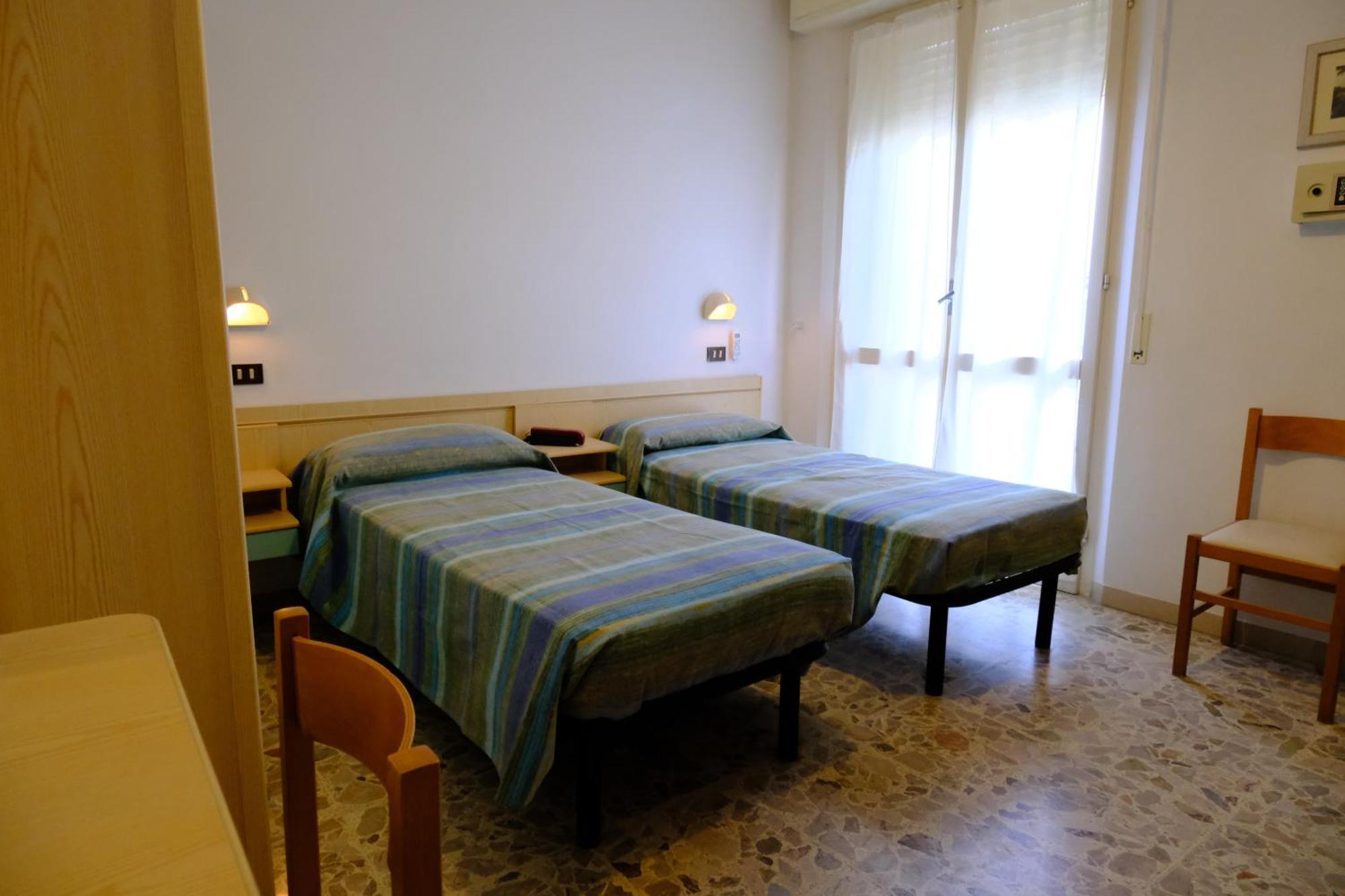 Hotel Chiara リミニ エクステリア 写真